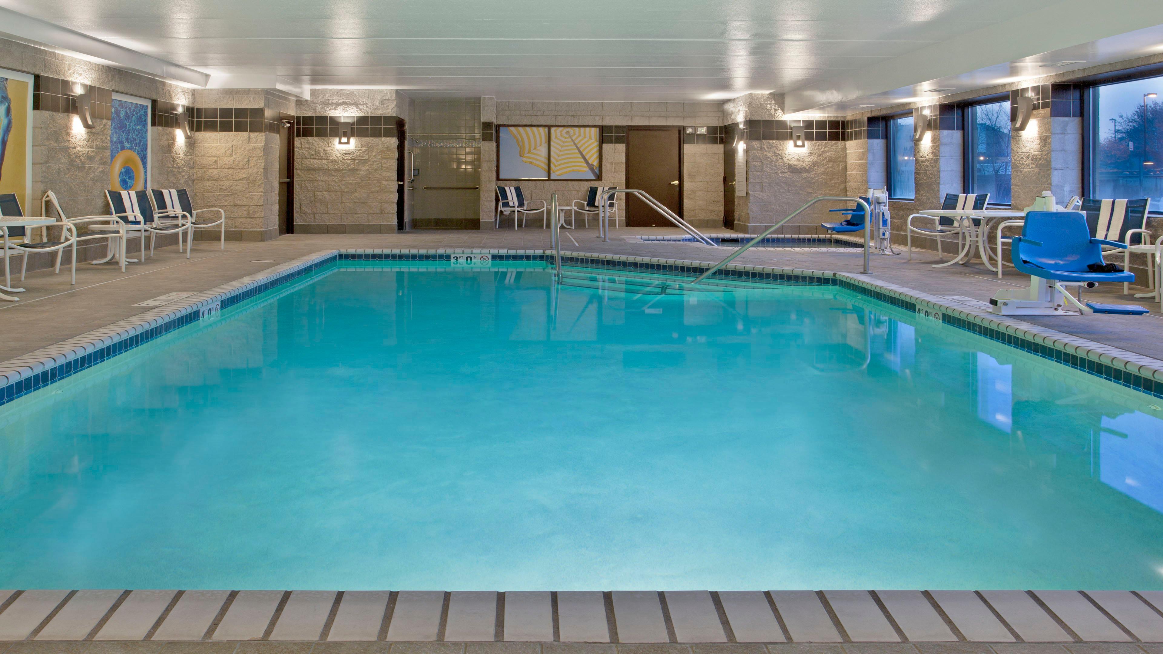 Holiday Inn Express Hotel & Suites Minneapolis - Minnetonka By Ihg Exterior photo