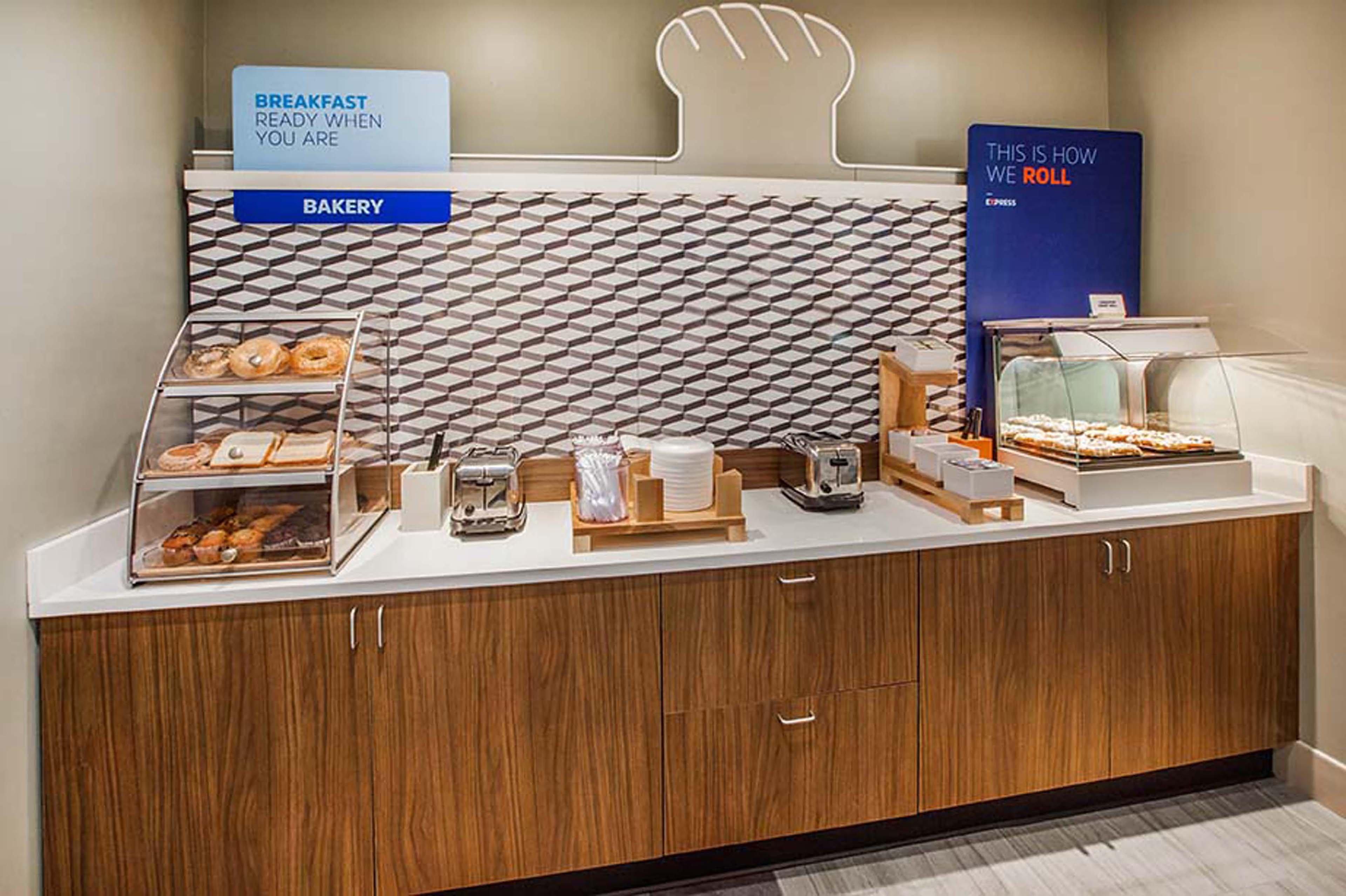 Holiday Inn Express Hotel & Suites Minneapolis - Minnetonka By Ihg Exterior photo
